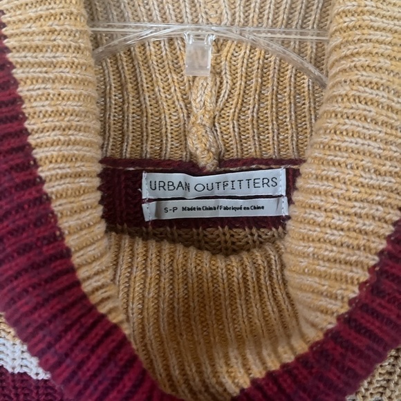 Urban Outfitters Cowl Neck Sweater Size Small - Picture 4 of 9